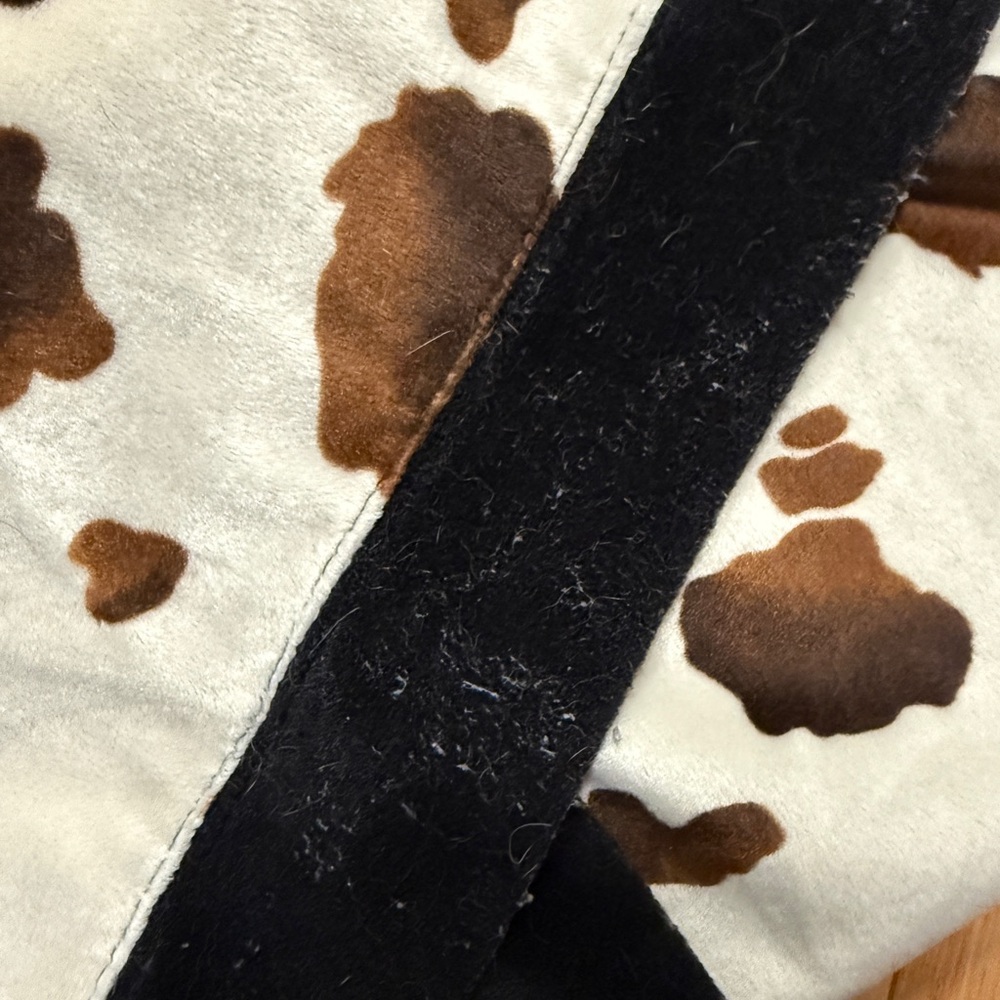 Velvety Cow Print Blanket with Black Border Vintage - Picture 4 of 5